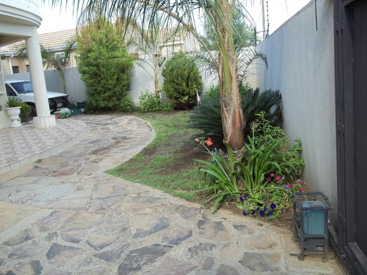 Carlcyn Homestay Gaborone Dış mekan fotoğraf