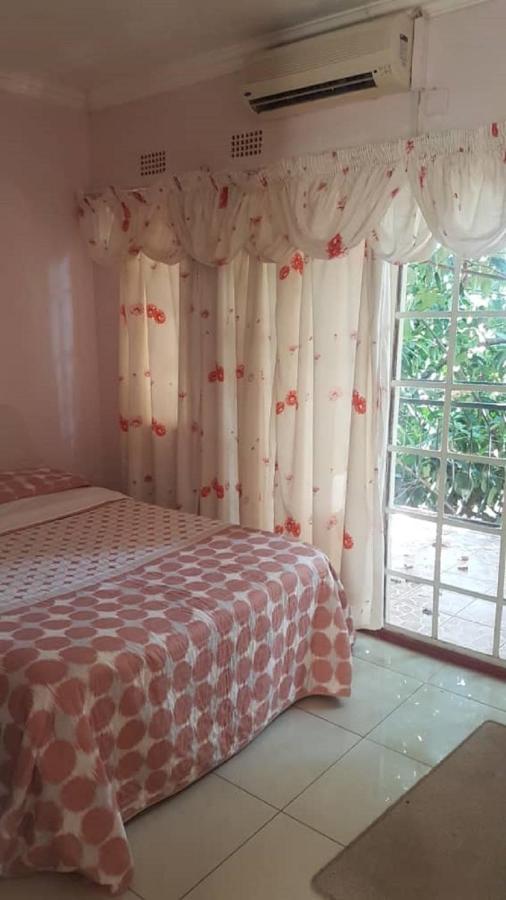 Carlcyn Homestay Gaborone Dış mekan fotoğraf