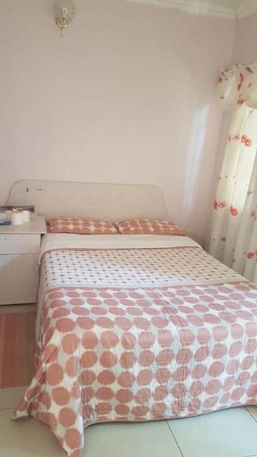 Carlcyn Homestay Gaborone Dış mekan fotoğraf