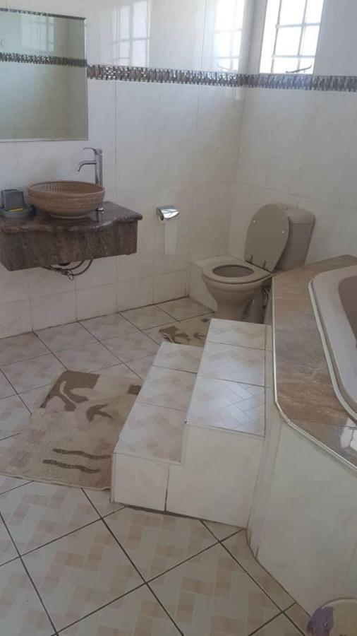 Carlcyn Homestay Gaborone Dış mekan fotoğraf