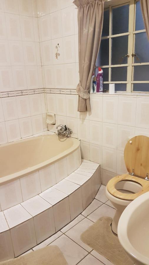 Carlcyn Homestay Gaborone Dış mekan fotoğraf